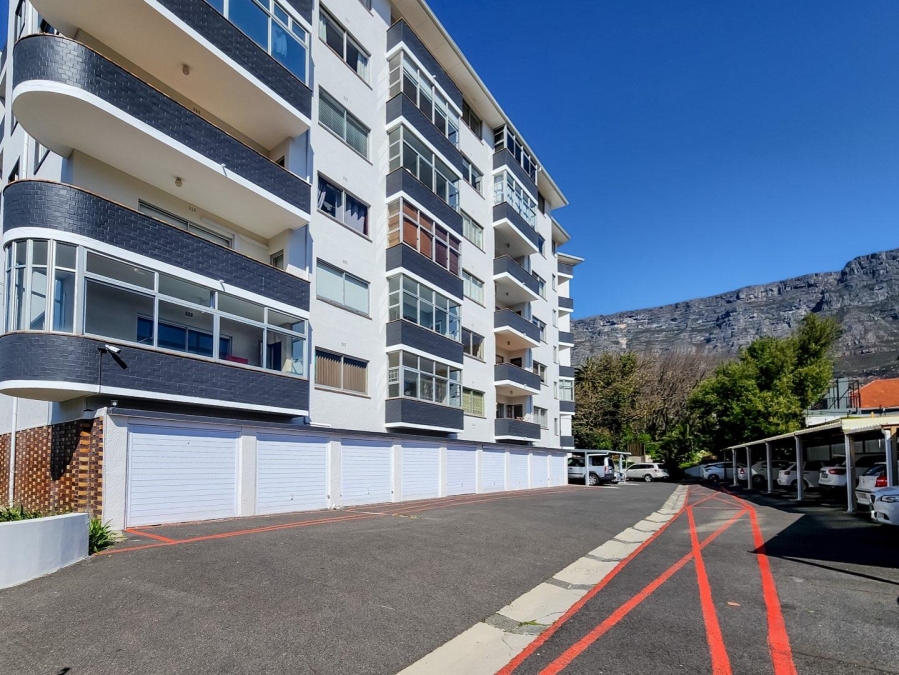 2 Bedroom Property for Sale in Vredehoek Western Cape